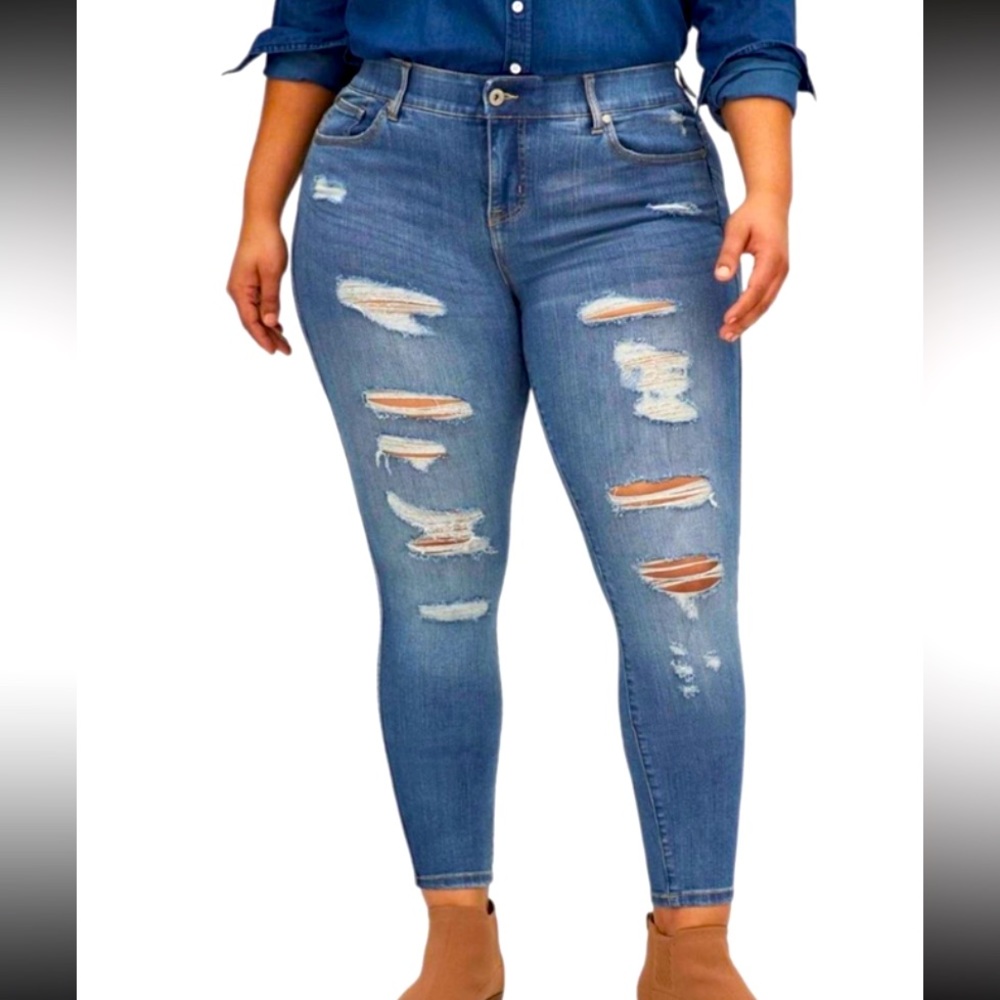 Torrid Bombshell Skinny Jeans 18 short Premium Stretch skinny jeans distressed